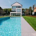 Luxury With 4 Rooms, Pool And Modern Comfort Apartamento