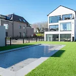 Luxury With 4 Rooms, Pool And Modern Comfort