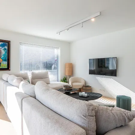 Luxury With 4 Rooms, Pool And Modern Comfort Lägenhet