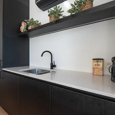 Luxury With 4 Rooms, Pool And Modern Comfort