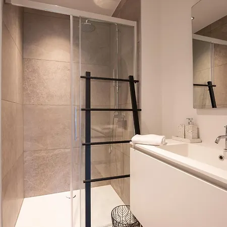 Daire Luxury With 4 Rooms, Pool And Modern Comfort *