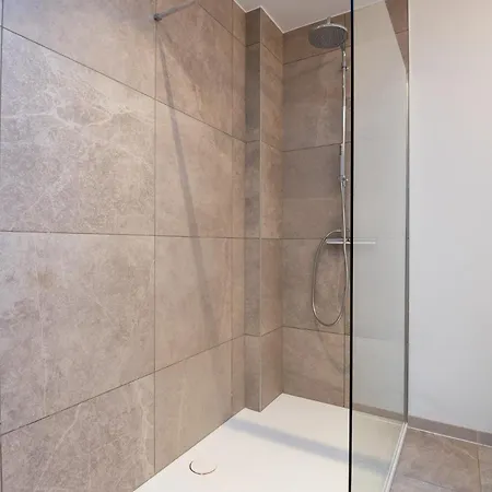 Luxury With 4 Rooms, Pool And Modern Comfort