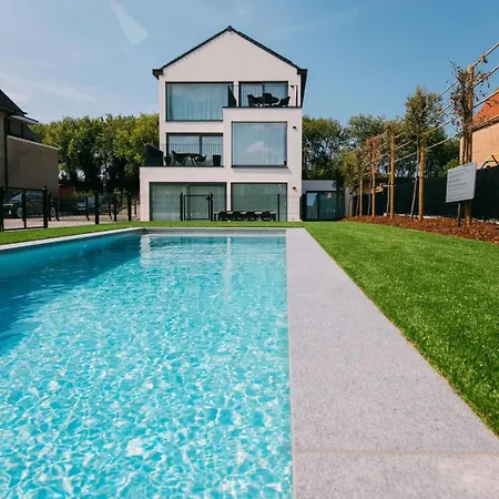Luxury With 4 Rooms, Pool And Modern Comfort Daire