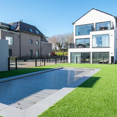 Luxury With 4 Rooms, Pool And Modern Comfort
