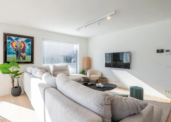 Luxury With 4 Rooms, Pool And Modern Comfort Lägenhet