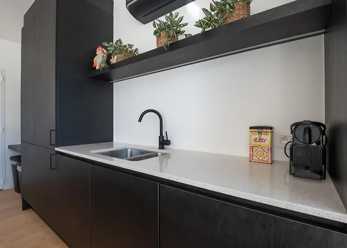 Luxury With 4 Rooms, Pool And Modern Comfort