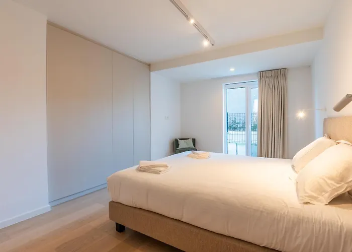 Luxury With 4 Rooms, Pool And Modern Comfort